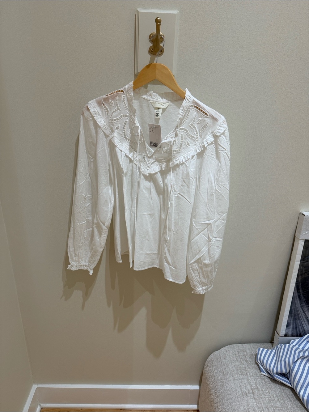 H&M White Eyelet Ruffle V-Neck Blouse
